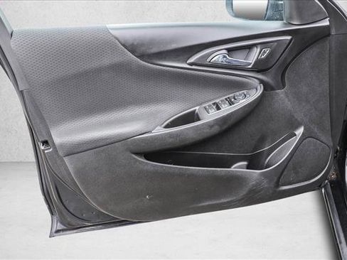Used 2018 Chevrolet Malibu LT image 12