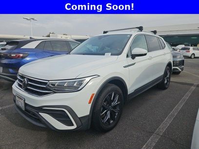 Used 2022 Volkswagen Tiguan SE w/ Panoramic Sunroof Package