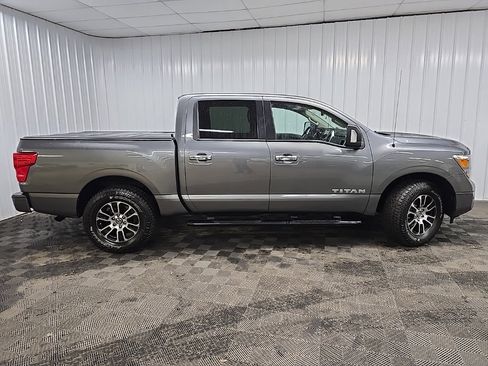 Used 2021 Nissan Titan SV w/ SV Convenience Package image 2