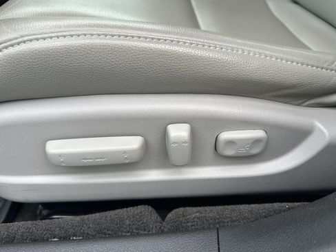 Used 2017 Acura TLX FWD image 20