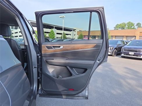Certified 2024 Volkswagen Atlas SE AWD/4WD image 35