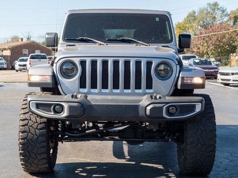 Used 2018 Jeep Wrangler Unlimited Sahara image 2