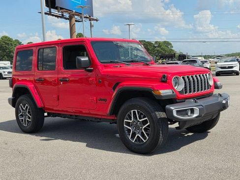 Used 2025 Jeep Wrangler Unlimited Sahara AWD/4WD image 5