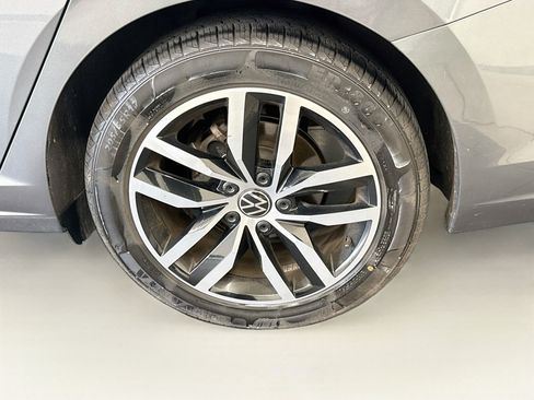 Used 2025 Volkswagen Jetta SE FWD image 11