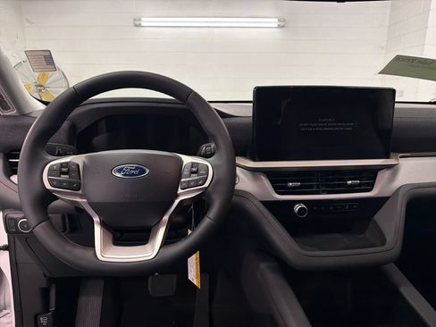 New 2026 Ford Explorer Active w/ Active Comfort Package RWD image 9