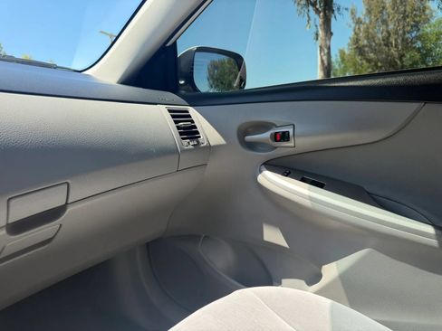 Used 2012 Toyota Corolla L FWD image 32