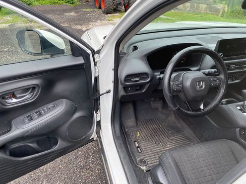 Used 2023 Honda HR-V LX image 10