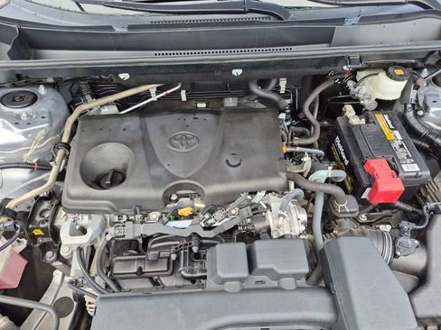 Used 2022 Toyota RAV4 LE FWD image 13