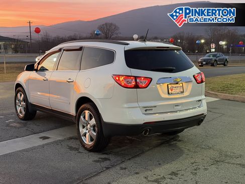 Used 2017 Chevrolet Traverse Premier image 3