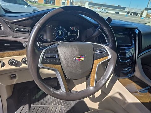 Used 2019 Cadillac Escalade Premium Luxury AWD/4WD image 13