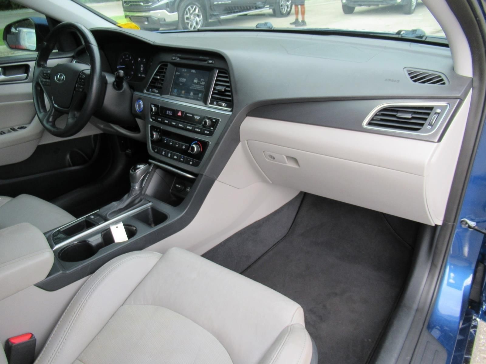 Used 2016 Hyundai Sonata Sport w/ Option Group 1V FWD image 10