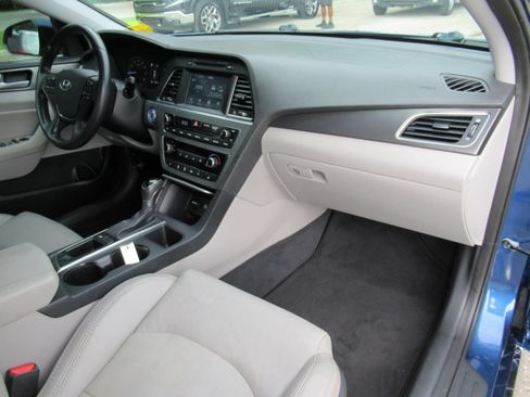 Used 2016 Hyundai Sonata Sport w/ Option Group 1V FWD image 10