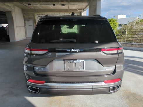 New 2025 Jeep Grand Cherokee Summit image 6