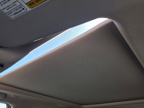 Used 2024 Nissan Rogue Platinum image 23