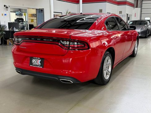 Used 2022 Dodge Charger SXT RWD image 2