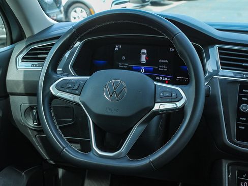 Used 2023 Volkswagen Tiguan SE FWD image 16