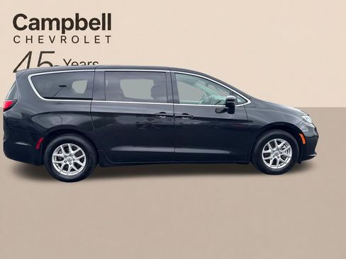 Used 2023 Chrysler Pacifica Touring-L FWD image 7
