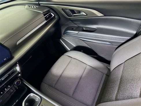 Used 2025 Chevrolet Traverse LT image 21