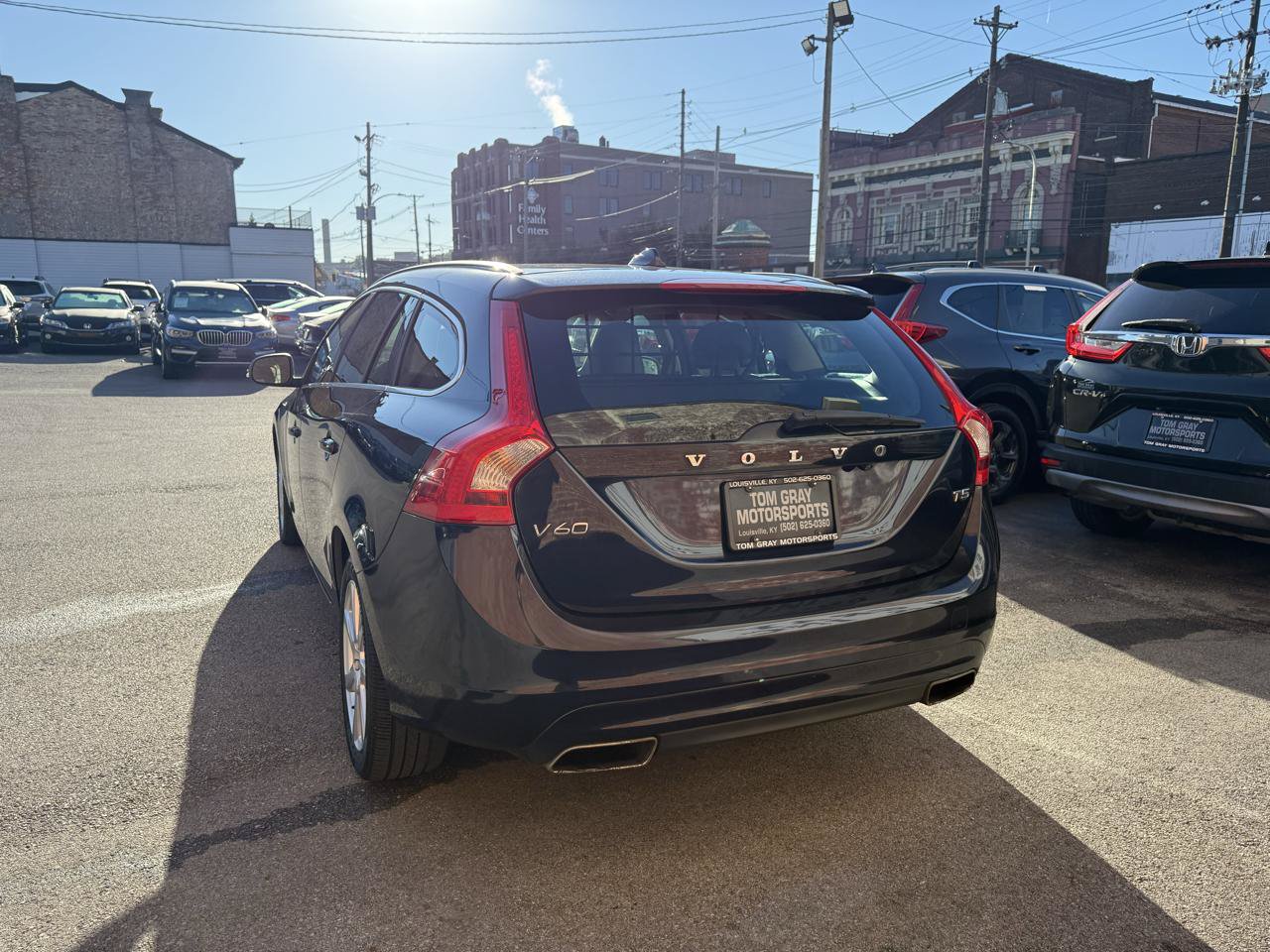 Used 2017 Volvo V60 T5 Premier w/ Convenience Package FWD image 4