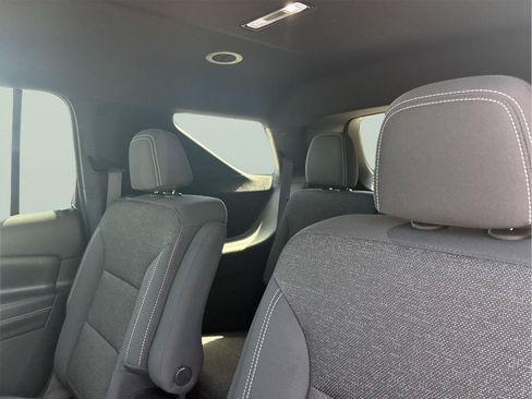 Used 2025 Chevrolet Traverse LT AWD/4WD image 16