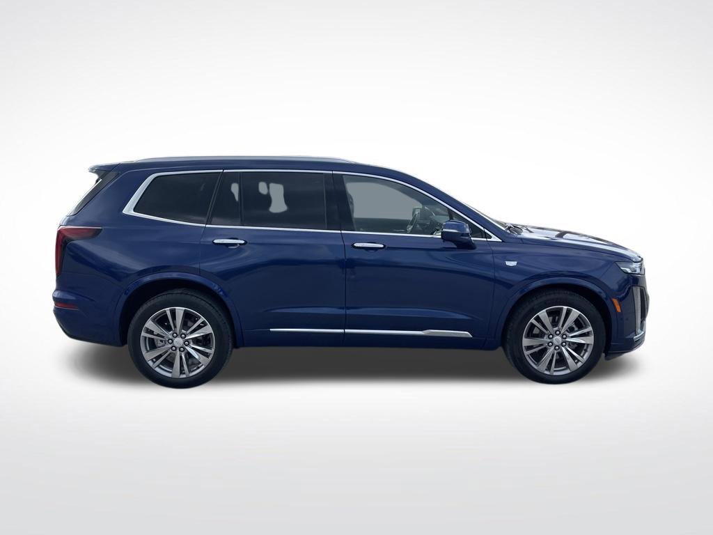 Used 2025 Cadillac XT6 Premium Luxury FWD image 6