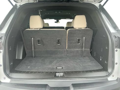 Used 2022 Chevrolet Traverse LS FWD image 24
