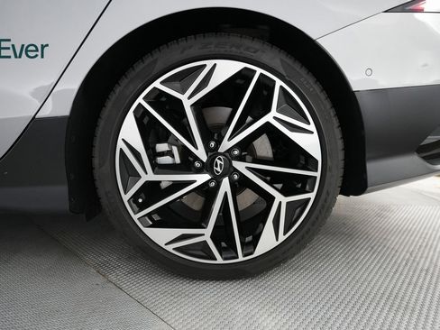 Used 2024 Hyundai Ioniq 6 Limited image 18