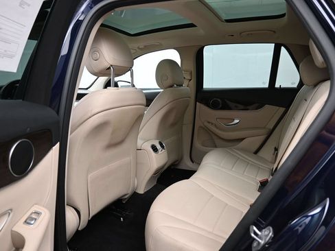Used 2019 Mercedes-Benz GLC 300 4MATIC image 25