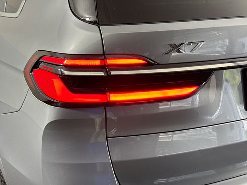 Used 2025 BMW X7 xDrive40i AWD/4WD image 36