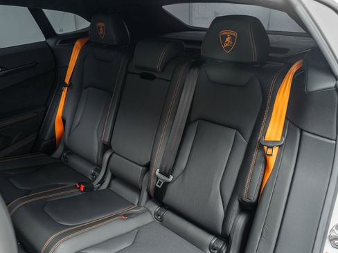 Used 2022 Lamborghini Urus AWD/4WD image 16