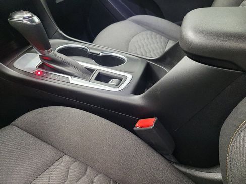 Used 2019 Chevrolet Equinox LT FWD image 26