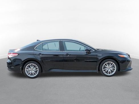 Used 2020 Toyota Camry XLE FWD image 2
