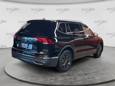 Certified 2024 Volkswagen Tiguan SE FWD image 8