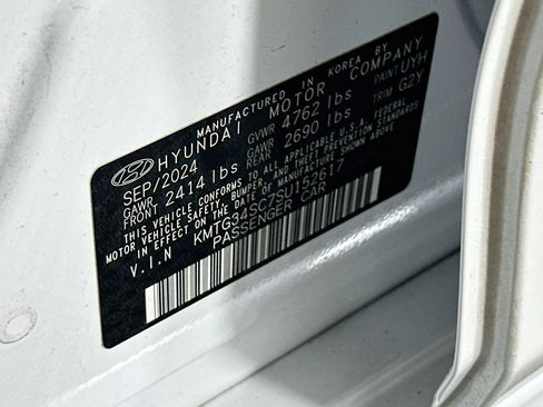 Used 2025 Genesis G70 2.5T RWD image 12