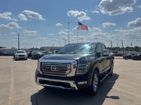 Used 2020 Nissan Titan SL w/ Moonroof Package RWD image 7