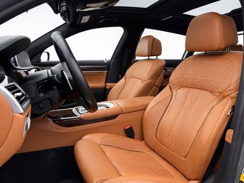 Used 2021 BMW 750i xDrive w/ Executive Package image 13
