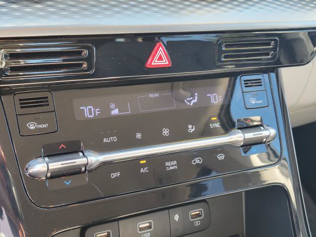Used 2022 Kia Carnival LX FWD image 31
