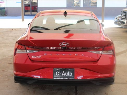 Used 2023 Hyundai Elantra SEL w/ Convenience Package image 10