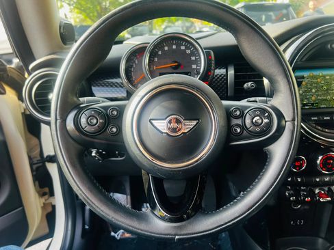 Used 2015 MINI Cooper S w/ Park Assistant Package FWD image 23