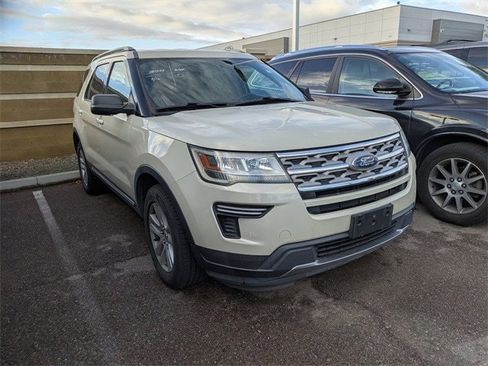 Used 2018 Ford Explorer XLT image 5