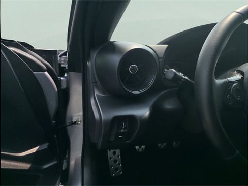 Used 2023 Toyota GR86 Premium w/ ALL Weather Mat Package (TMS) image 17