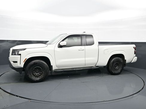 Used 2024 Nissan Frontier SV RWD image 4