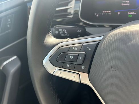 Used 2025 Volkswagen Jetta SE w/ Sunroof Package image 21