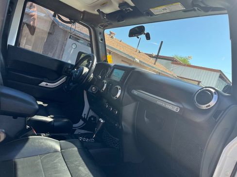Used 2012 Jeep Wrangler Unlimited Sahara w/ Connectivity Group AWD/4WD image 33