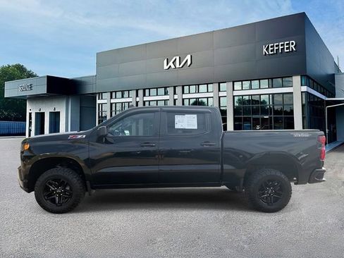 Used 2021 Chevrolet Silverado 1500 Custom Trail Boss w/ Midnight Edition AWD/4WD image 5