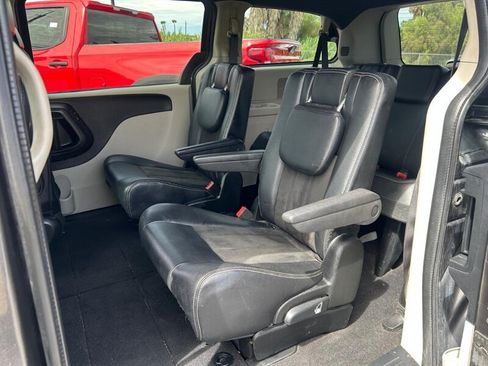 Used 2019 Dodge Grand Caravan SXT FWD image 22