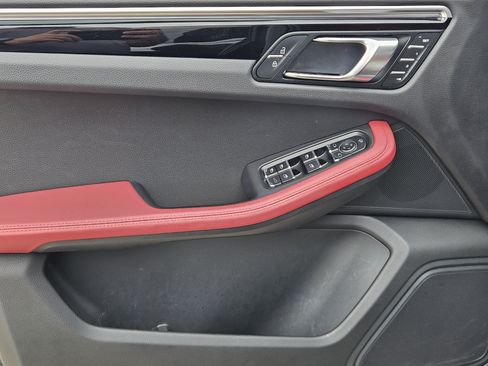 Certified 2023 Porsche Macan S AWD/4WD image 22