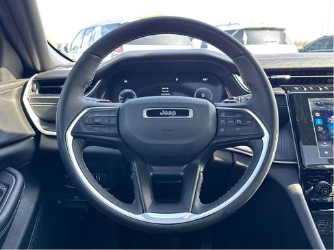 Used 2023 Jeep Grand Cherokee Altitude image 14