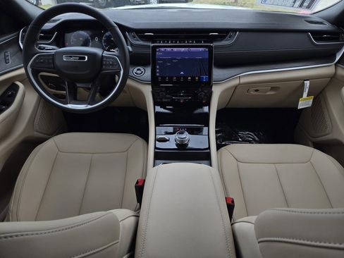 New 2025 Jeep Grand Cherokee Limited image 15