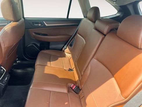 Used 2018 Subaru Outback 2.5i Touring w/ Popular Package #3 AWD/4WD image 13